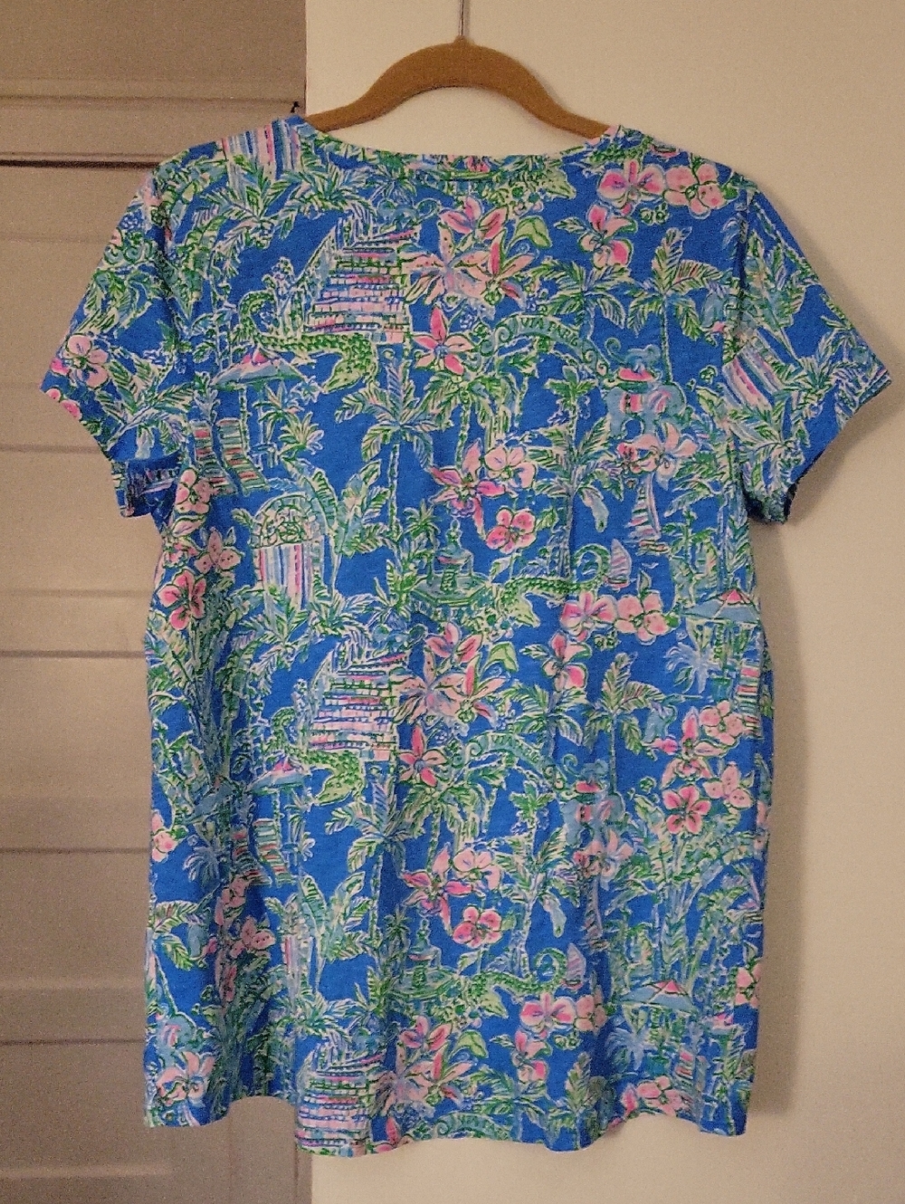 LILLY PULITZER T-SHIRT V Neckline Sz L Beach Island - Picture 6 of 6